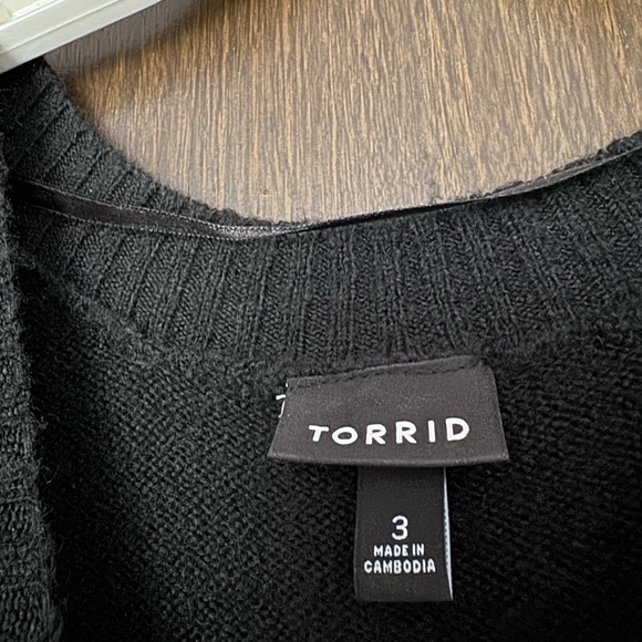 Black Love Sweater from torrid, worn once… too big - Picture 2 of 4